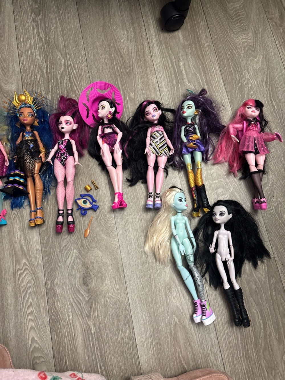 monster high dolls lot - pink, black, purple & blue accents 9 dolls